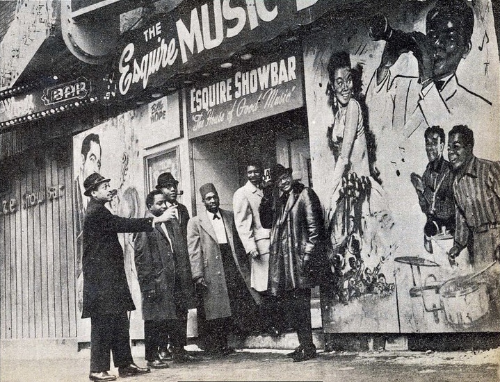 Esquire Show Bar — logo