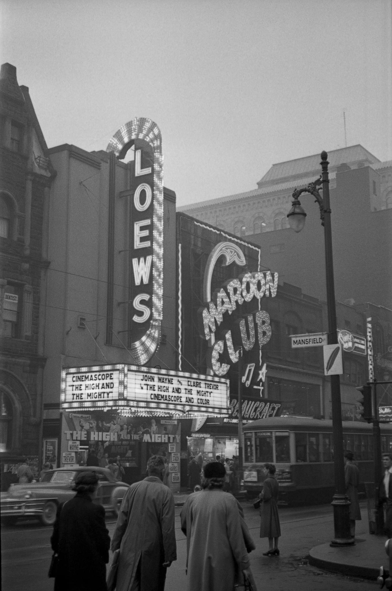 Loew’s (Montréal) — façade et marquise, photo Helmut Hausknost