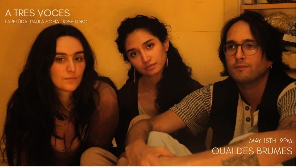 A TRES VOCES