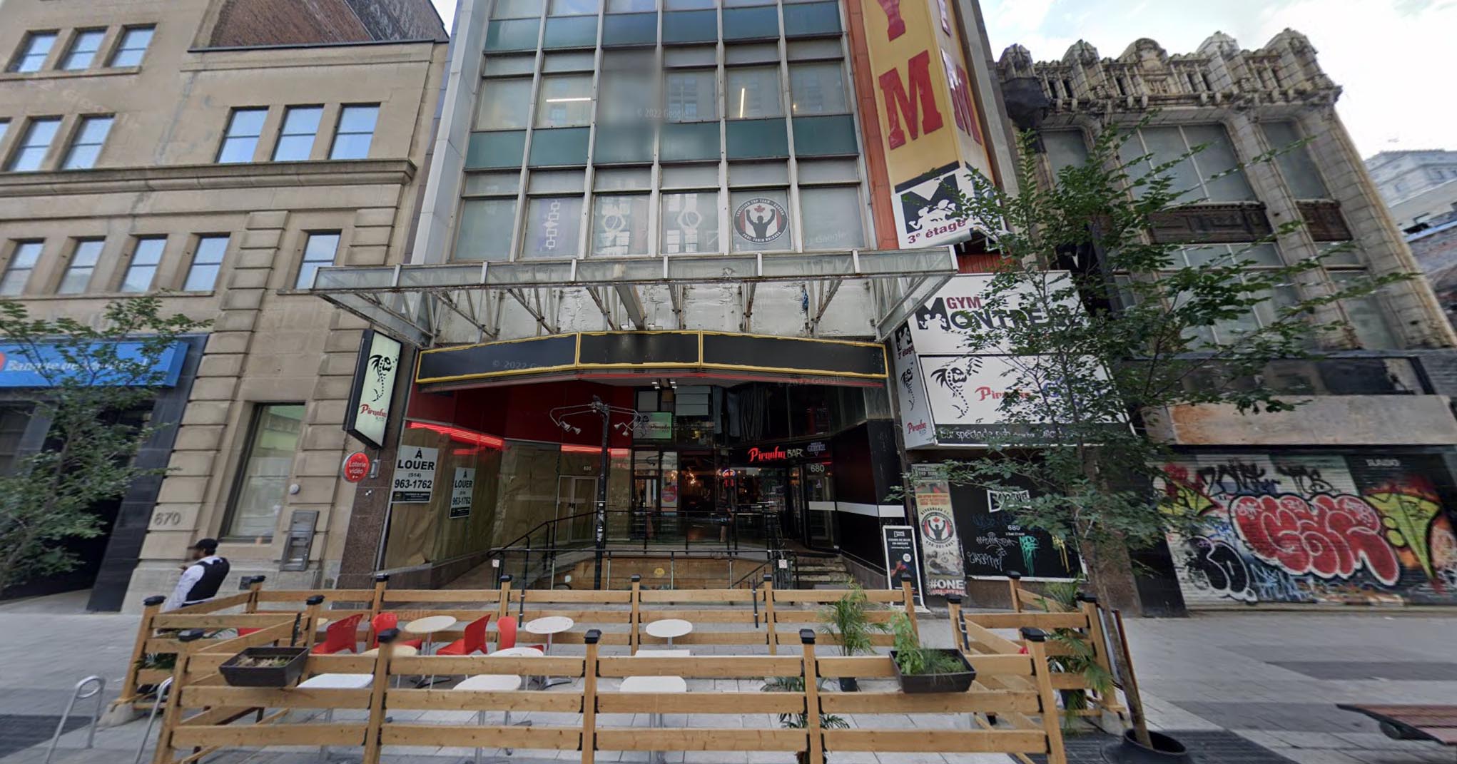 Piranha Bar (Montréal) — façade / salle