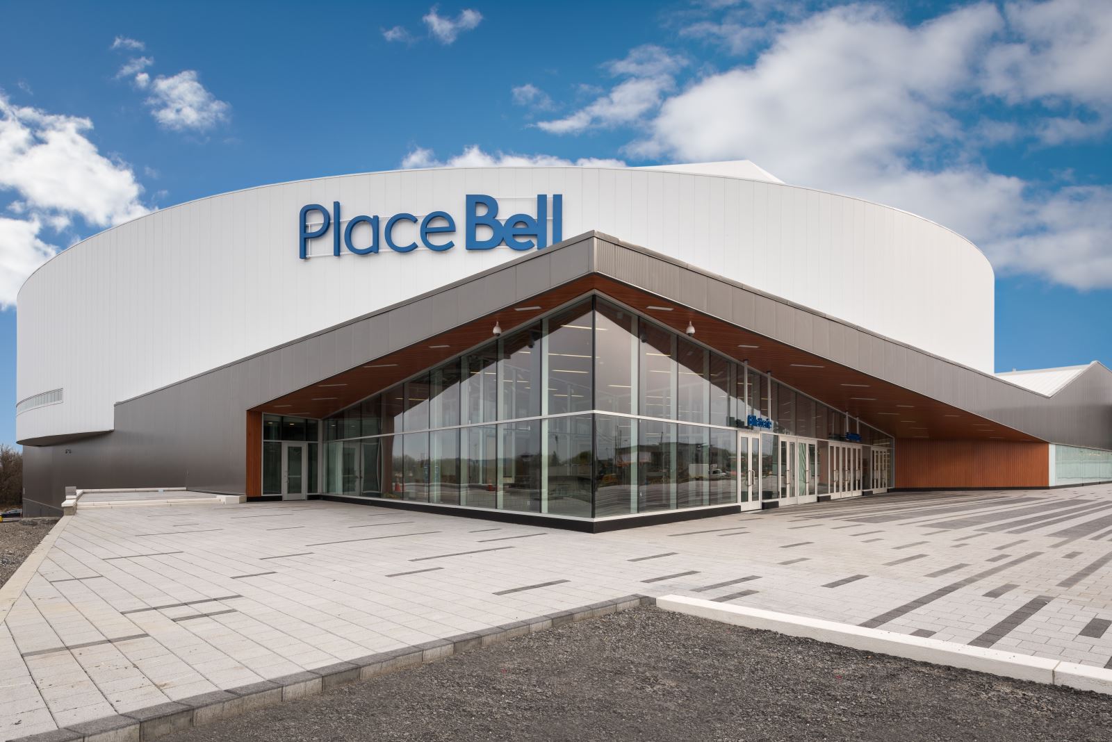 Place Bell (Laval) — extérieur / salle