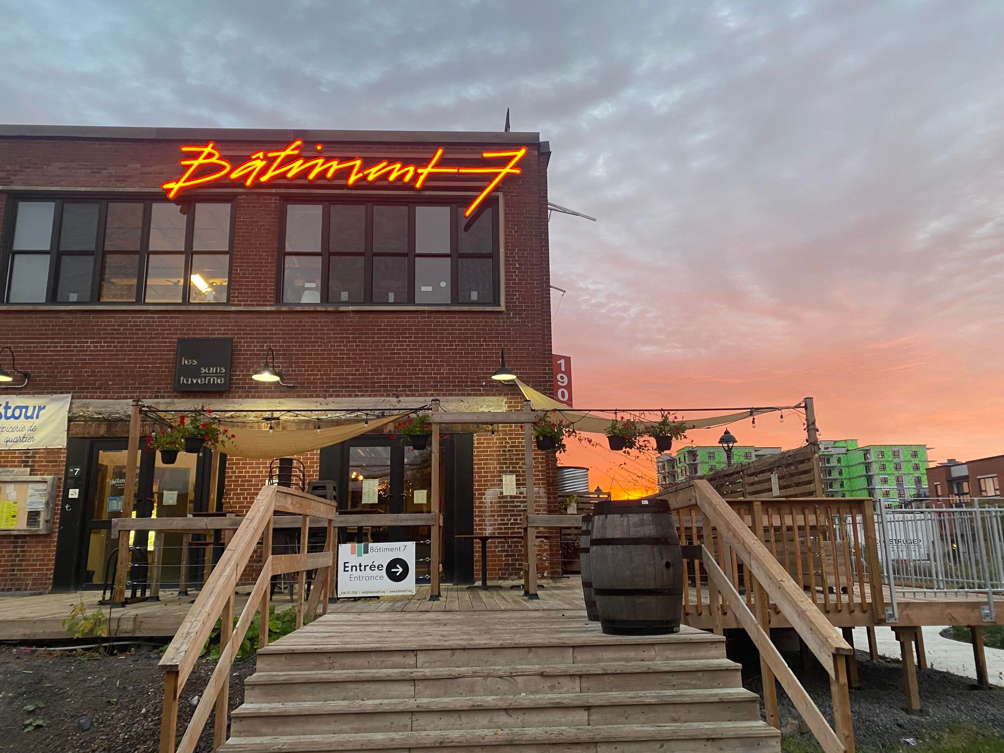 Bâtiment 7 — façade / intérieur