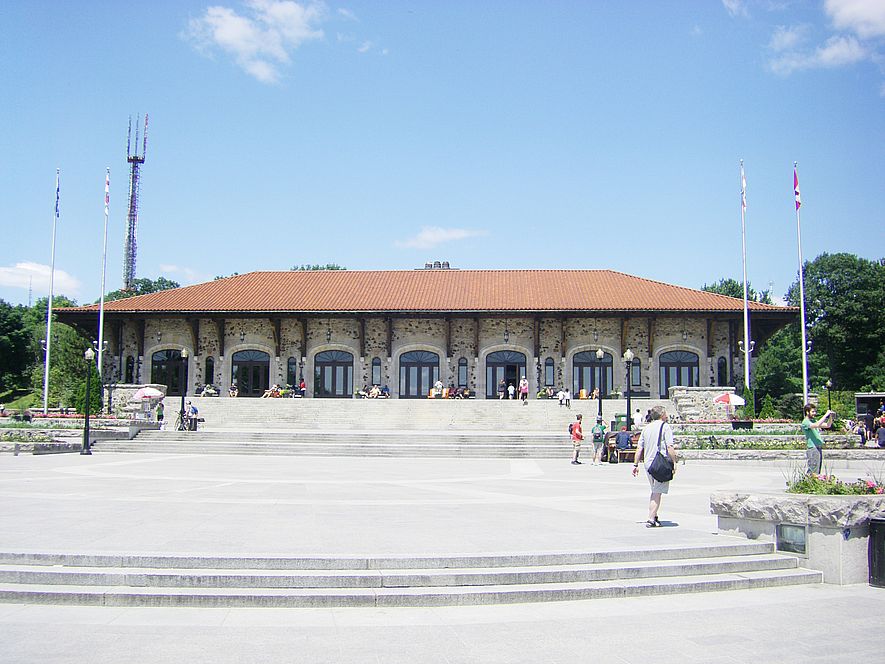 Chalet du Mont-Royal — façade