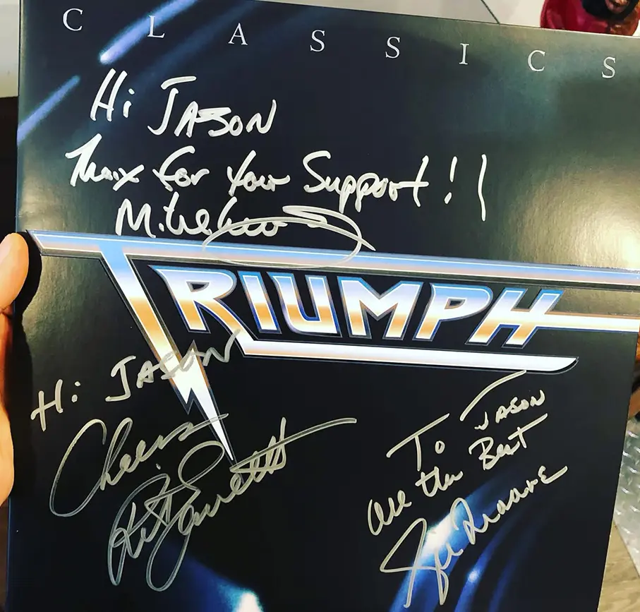 Document autographié du groupe Triumph